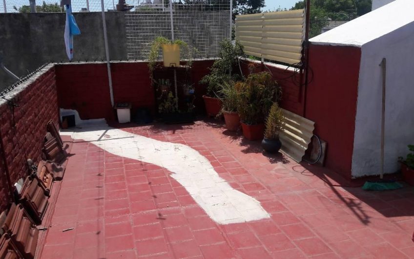 VENTA PH 6 AMBIENTES AL FRENTE C/GARAGE IDEAL 2 FAMILIAS USD 160.000