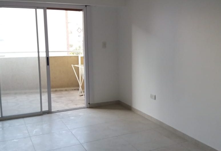 VENTA DE HERMOSO SEMIPISO DE 2 AMBIENTES AL FRENTE C/ COCHERA ZONA LINIERS «APTO CRÉDITO» USD 152.900