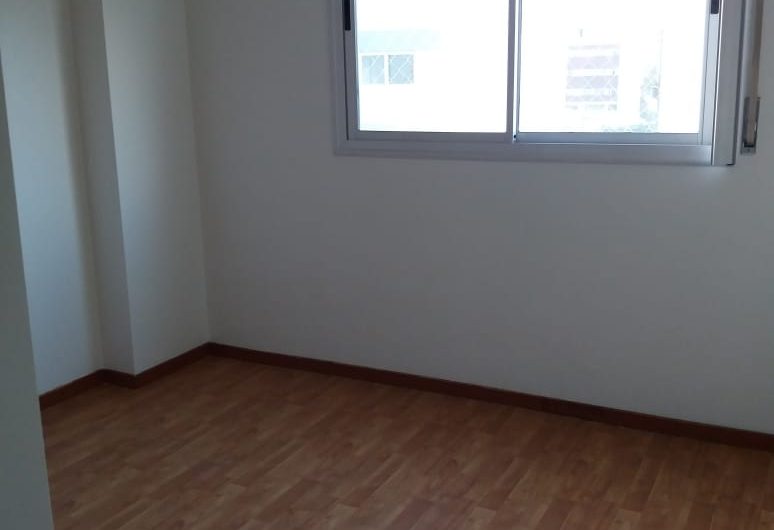 VENTA DE HERMOSO SEMIPISO DE 2 AMBIENTES AL FRENTE C/ COCHERA ZONA LINIERS «APTO CRÉDITO» USD 152.900