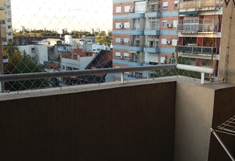 VENTA DE HERMOSO SEMIPISO DE 2 AMBIENTES AL FRENTE C/ COCHERA ZONA LINIERS «APTO CRÉDITO» USD 152.900