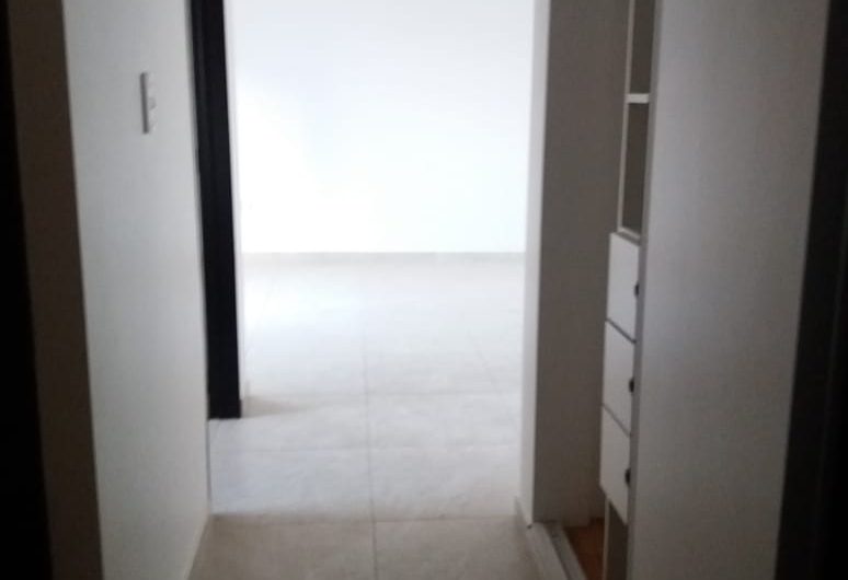 VENTA DE HERMOSO SEMIPISO DE 2 AMBIENTES AL FRENTE C/ COCHERA ZONA LINIERS «APTO CRÉDITO» USD 152.900