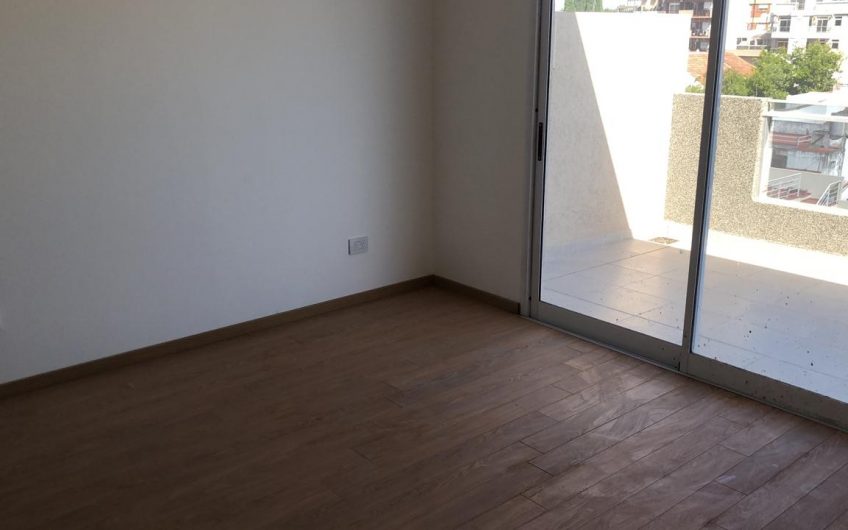 Piso Único 2 Ambientes Liniers, Mas Terraza !!! U$S130.000