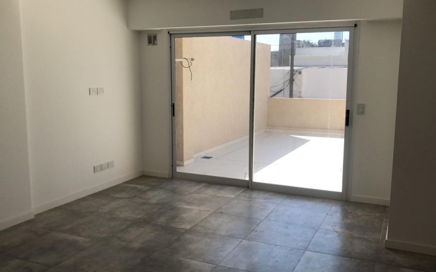 Piso Único 2 Ambientes Liniers, Mas Terraza !!! U$S130.000