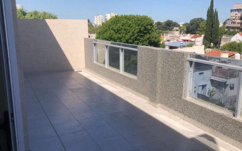 Piso Único 2 Ambientes Liniers, Mas Terraza !!! U$S130.000